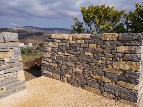 Mur en pierres sèches double parement en calcaire Mirabel