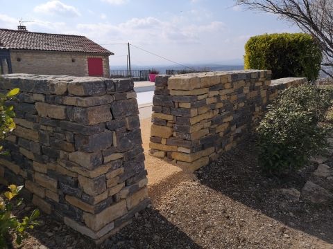 Mur pierres sèches double parement en calcaire Mirabel Ardèche